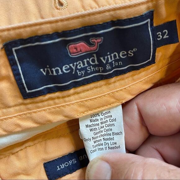 Vineyard Vines Pumpkin Colored Club Shorts in Size 32W x 8.5IS - Picture 2 of 8